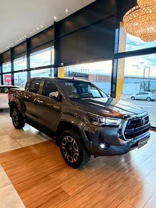 TOYOTA HILUX 2.8 D-4D TURBO DIESEL CD SRX PLUS 4X4 AUTOMÁTICO